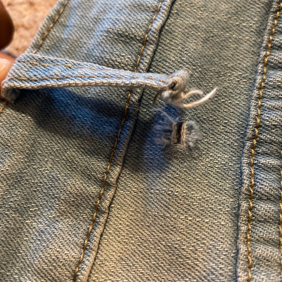 Light Washed Ripped Jeans - Picture 5 of 6